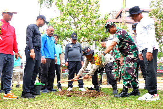 Rokan Hilir Gelar Gotong Royong Bersama Tanam 200 Pohon